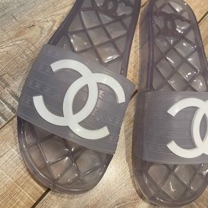 Jelly Chanel logo CC slides size 40